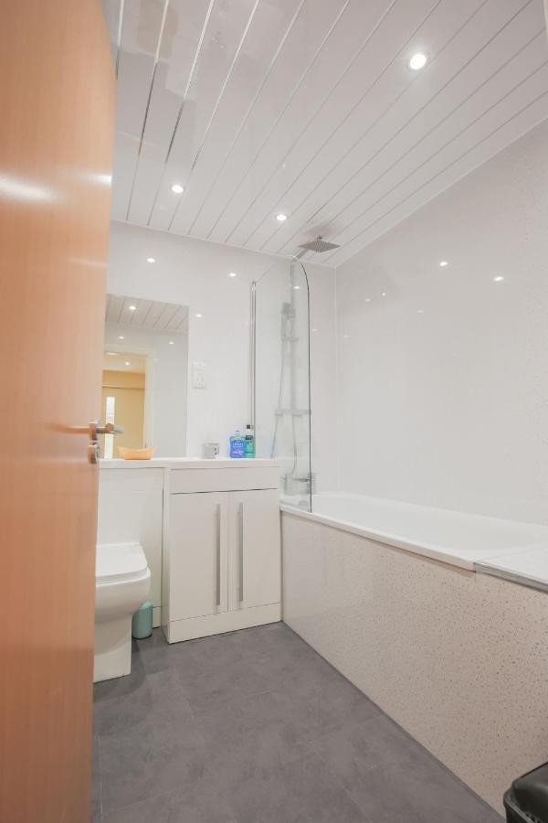 Stylish Modern Newly Built 15 Min From Centre Appartement Edinburgh